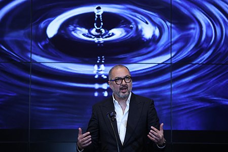 Mohammad A. Aziz-Sultan presenting at the symposium